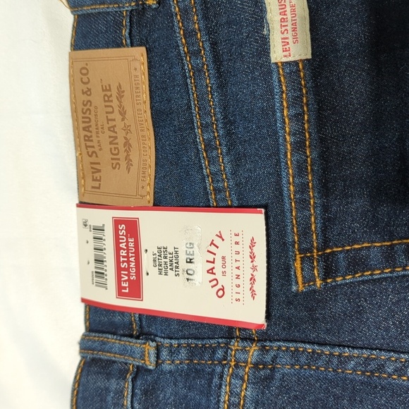 Levi's 10R Blue Straight Leg Kids Jeans with Floral Embroidery NEW WITH TAGS!! - Picture 6 of 11